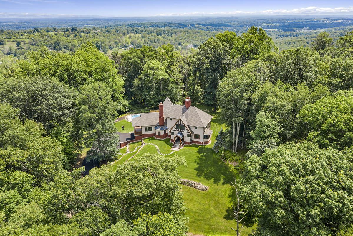 25 58 Hollow Brook Road Tewksbury Township -- secluded setting