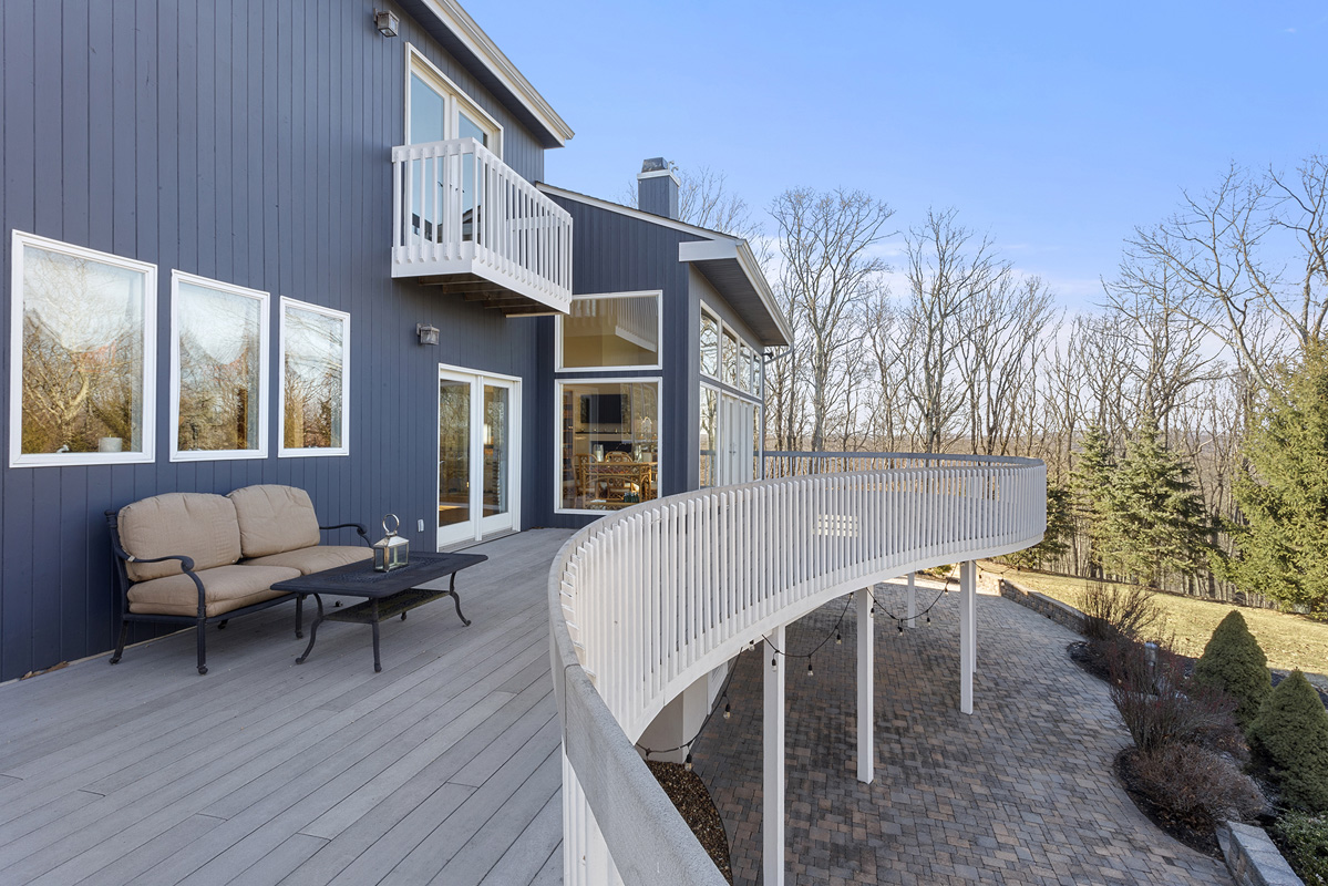 36 18 Lenore Road Tewksbury Township -- custom deck overlooking patio and yard
