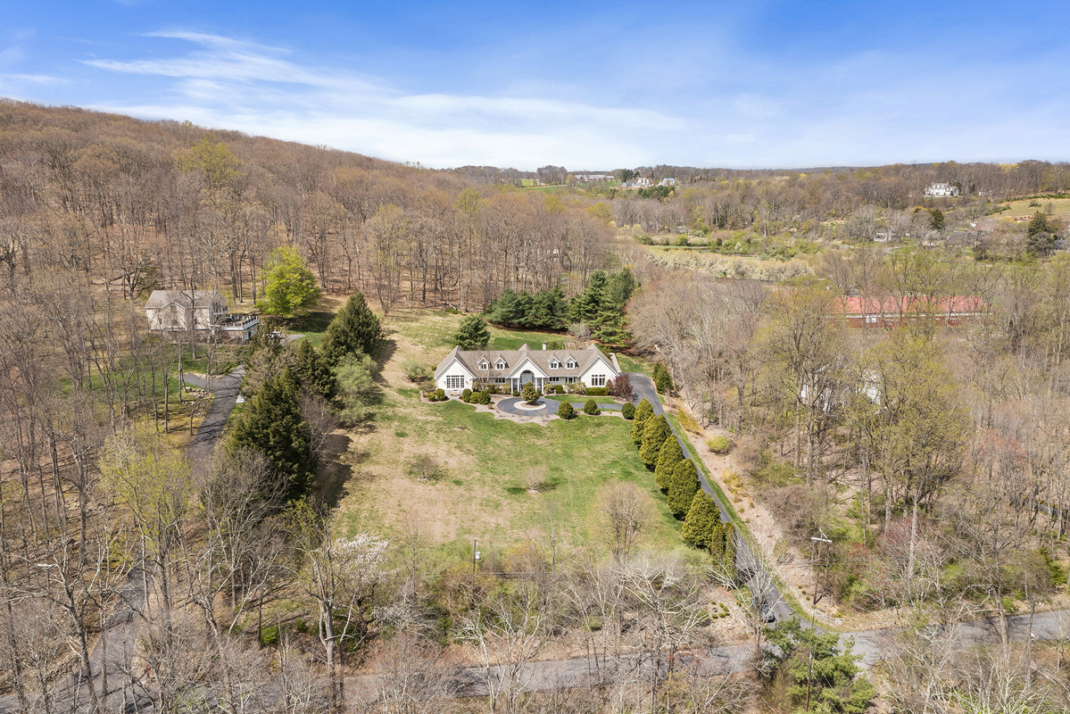 02 16 Guinea Hollow Rd -- front aerial